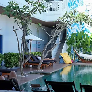 Dip & Doze Living Hostel